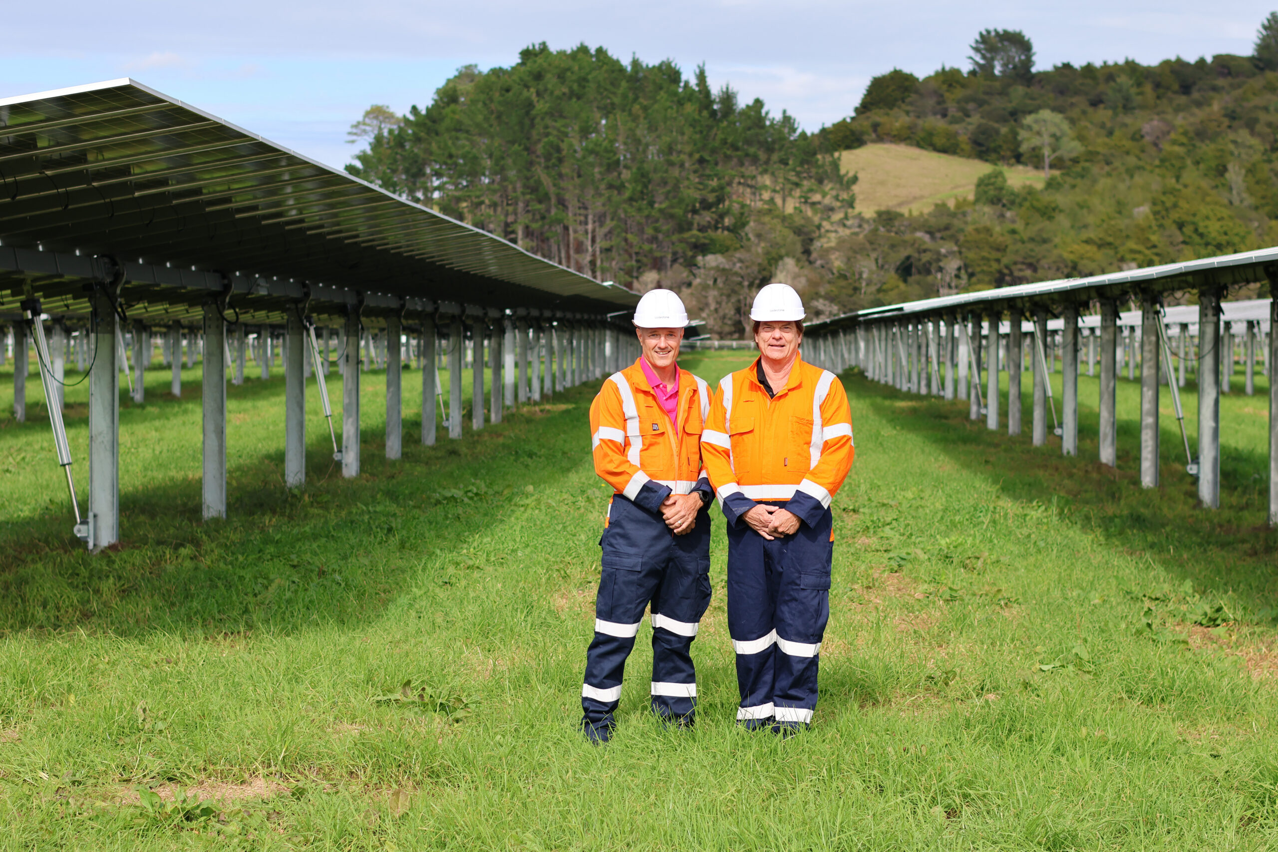 Anthony Stone, General Manager Comfortech and Gary Holden, Managing Director Lodestone Energy, on site at Lodestone’s Whitianga-based solar farm